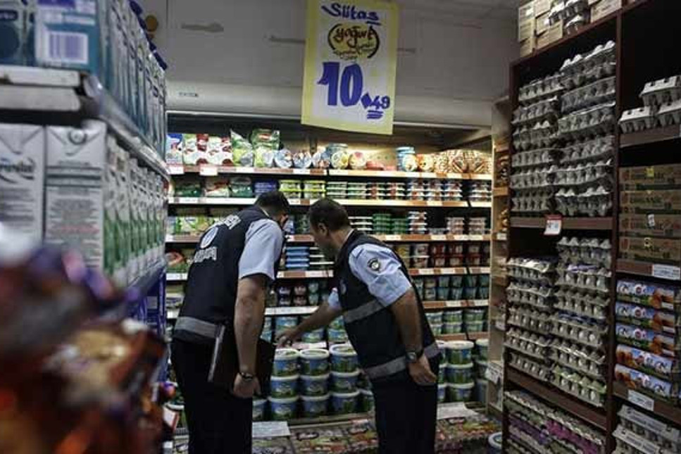 Bloomberg: Türk zabıtası markette diş macunu kontrolü yaparak enflasyonla mücadele ediyor