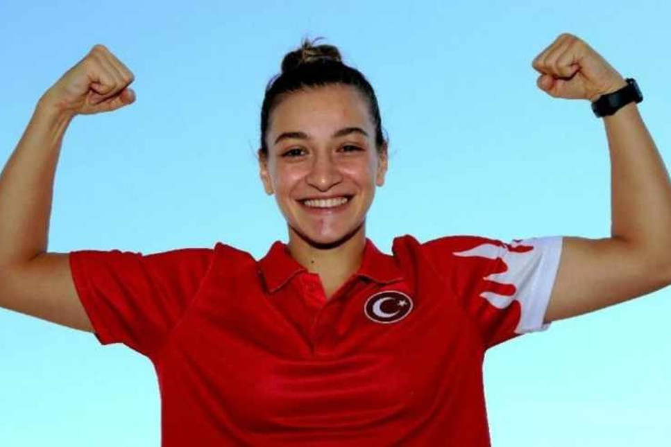 Buse Naz Çakıroğlu'ndan kadın boksunda ilk olimpiyat madalyası