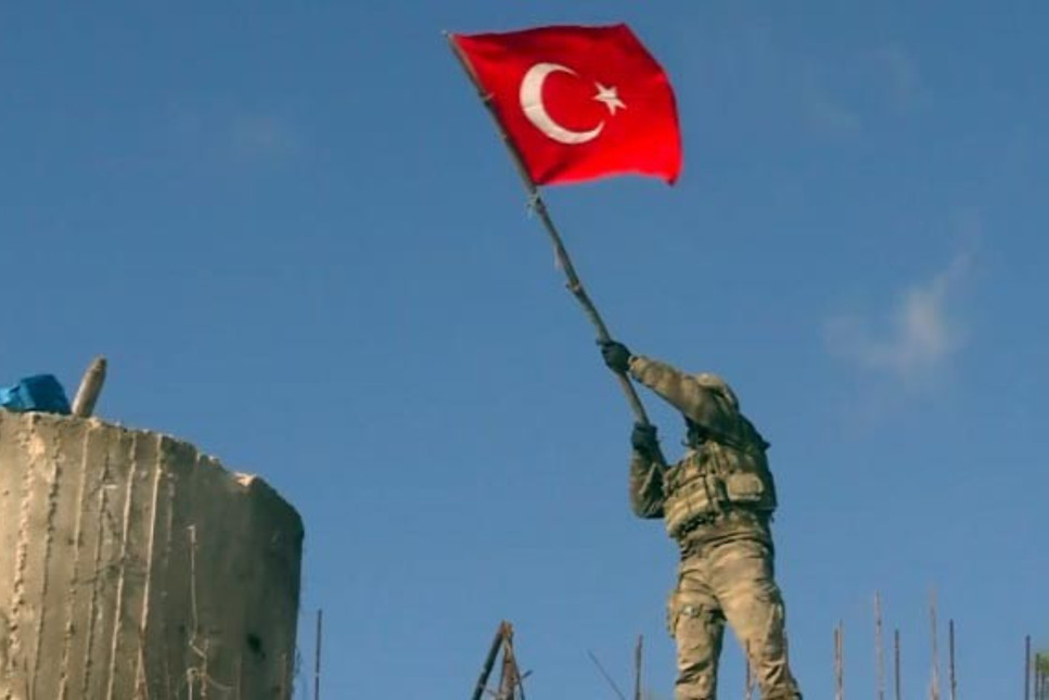 Busreya dağı düştü, Türk bayrağı çekildi