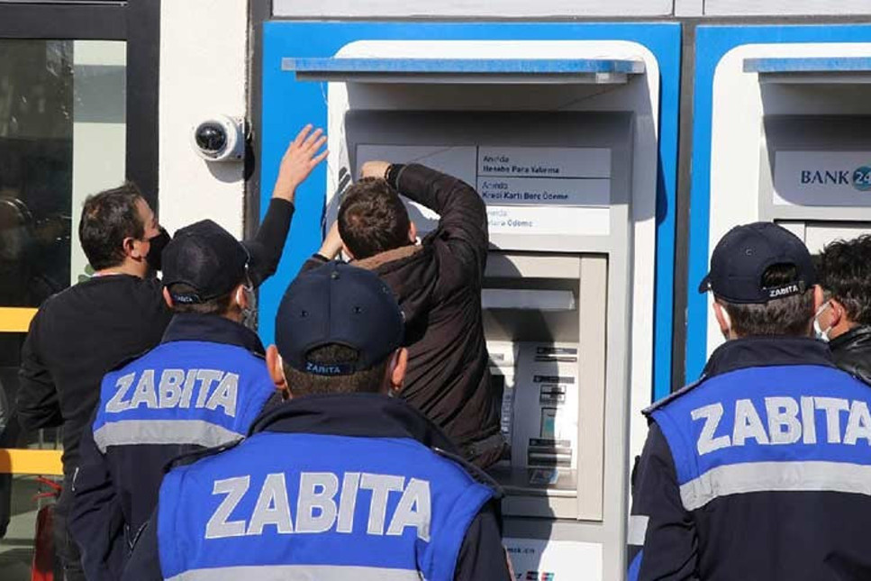 CHP’li belediye kaçak bankamatikleri mühürledi
