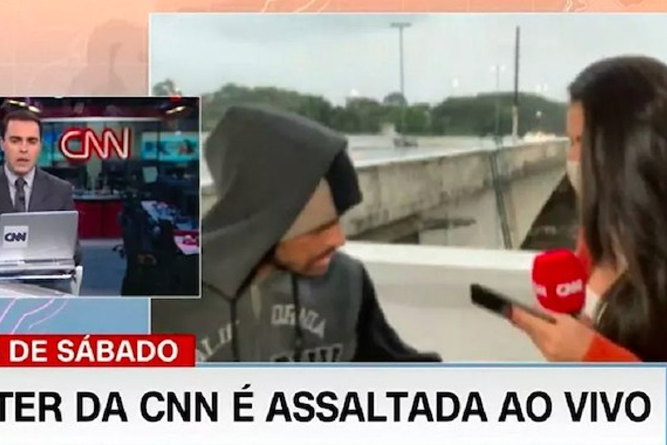 CNN muhabirinin telefonu canlı yayında gasp edildi