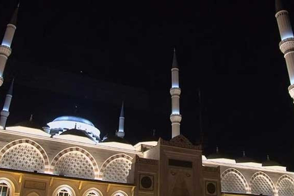 Çamlıca Camii'nde ilk ezan okundu!