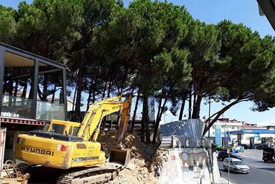 Çamlıca'da çivi bile çakılması yasak olan SİT alanına kafekondu