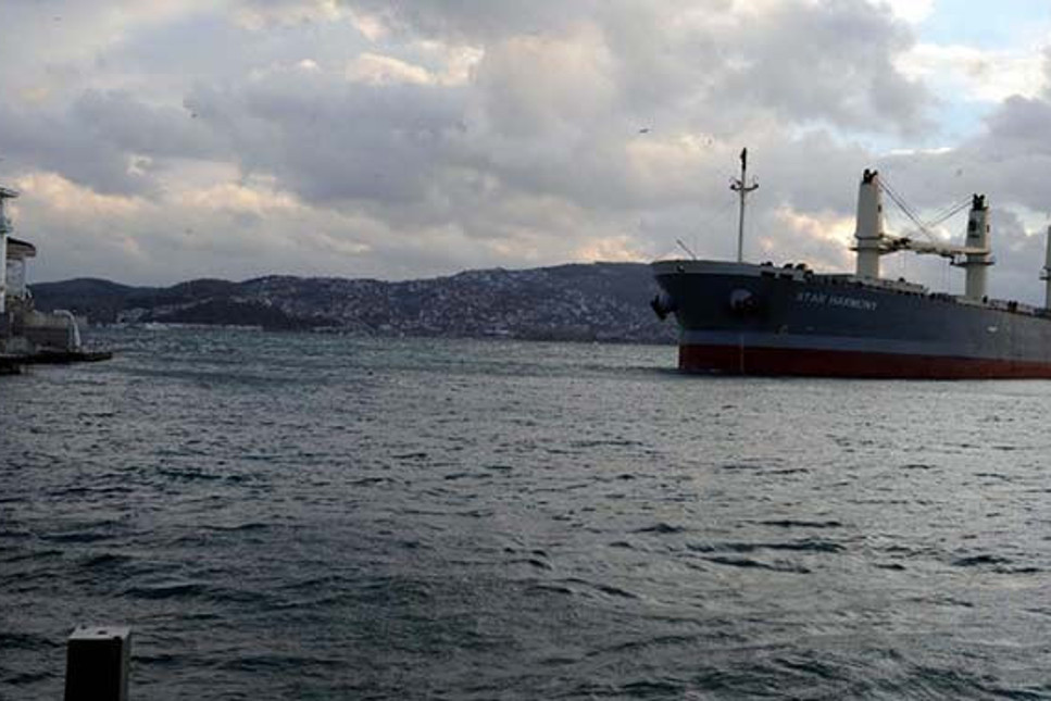 Yeniköy'de karaya oturan yük gemisi 3 günde kurtarıldı