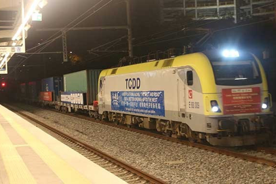 Çin'den Avrupa'ya giden ilk yük treni Marmaray'dan geçti