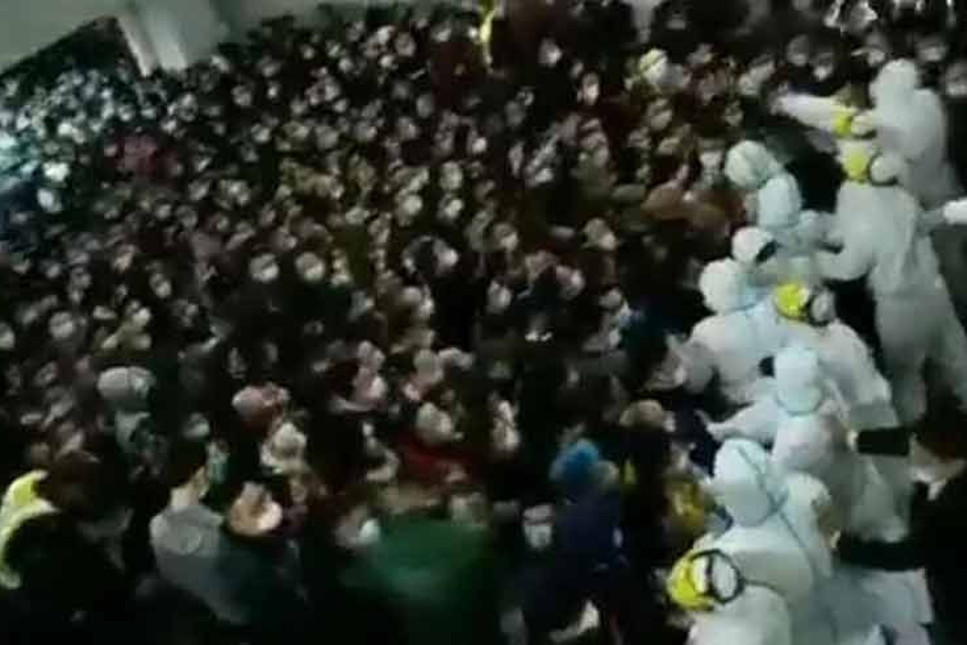 Çin havalimanında bir kişide Covid çıktı, 14 bin kişi karantinaya alındı