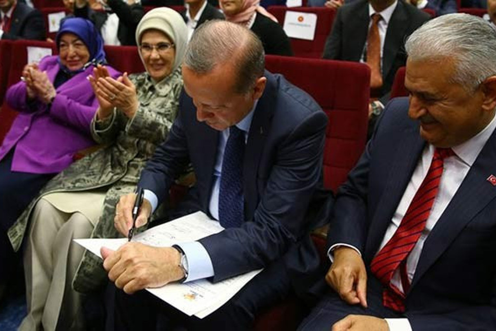 Cumhurbaşkanı Erdoğan, 33 ay sonra AKP’ye resmen üye oldu