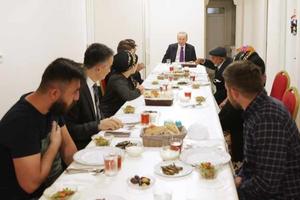 Cumhurbaşkanı Erdoğan, Ayaş'ta çiftçi Dikmen ailesiyle iftar yaptı