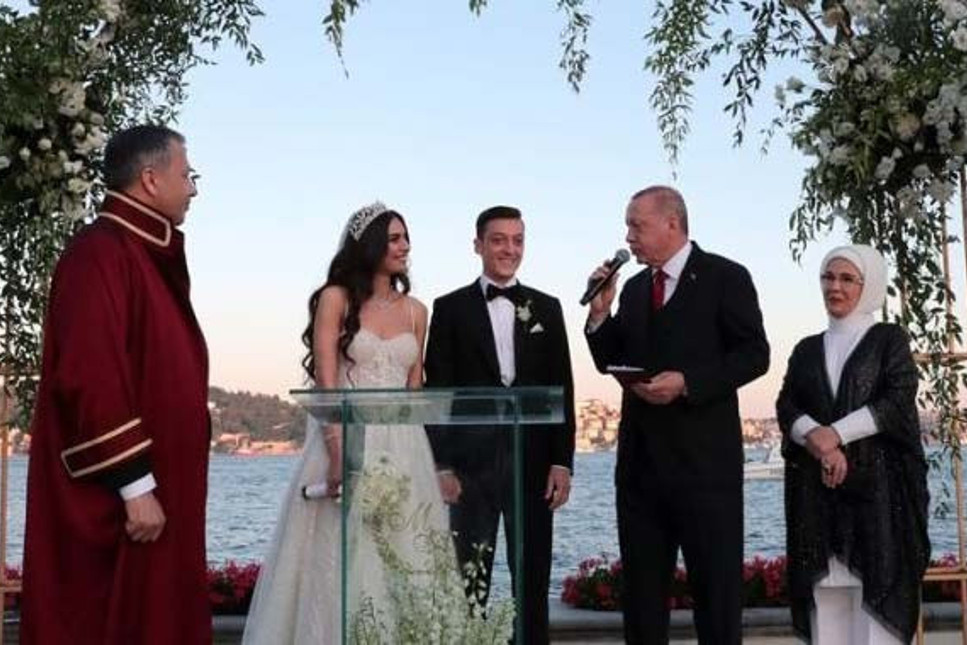 Cumhurbaşkanı Erdoğan, Mesut Özil'in nikah şahitliğini yaptı
