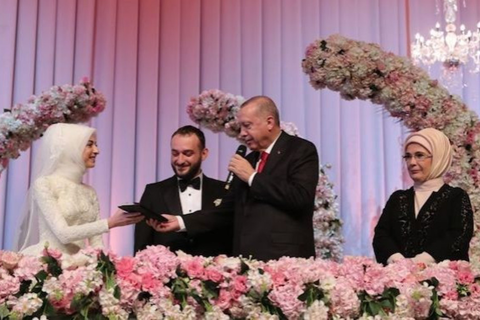 Cumhurbaşkanı Erdoğan, bakan oğlunun nikah şahidi oldu