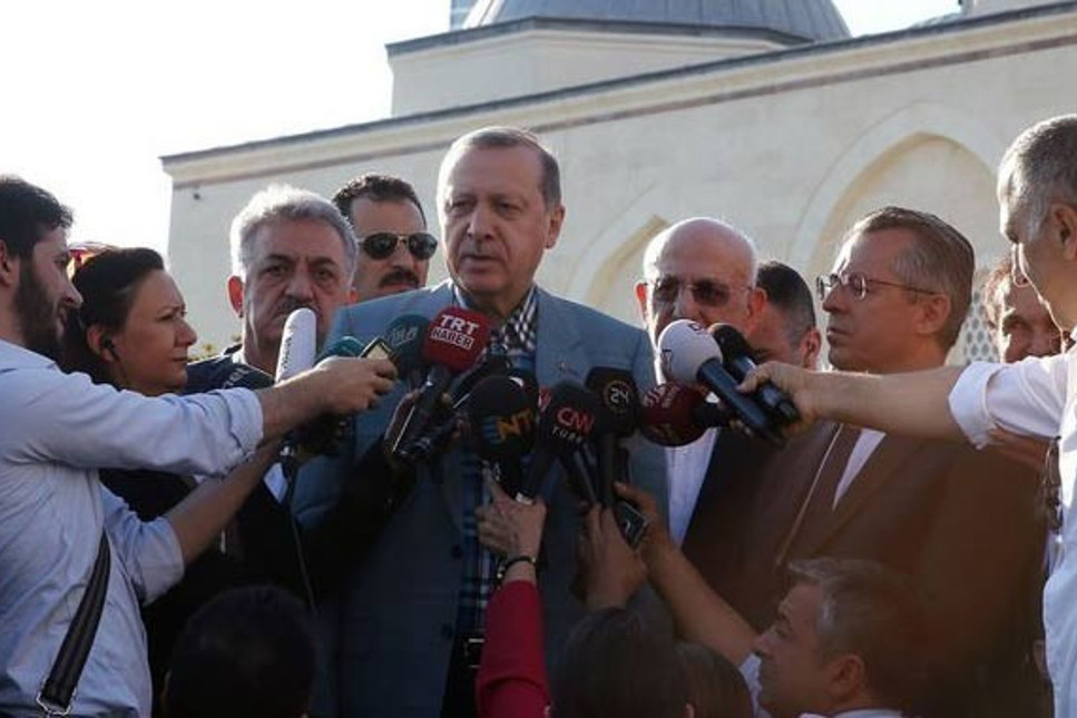 Cumhurbaşkanı Erdoğan camide kısa süreli bir rahatsızlık geçirdi
