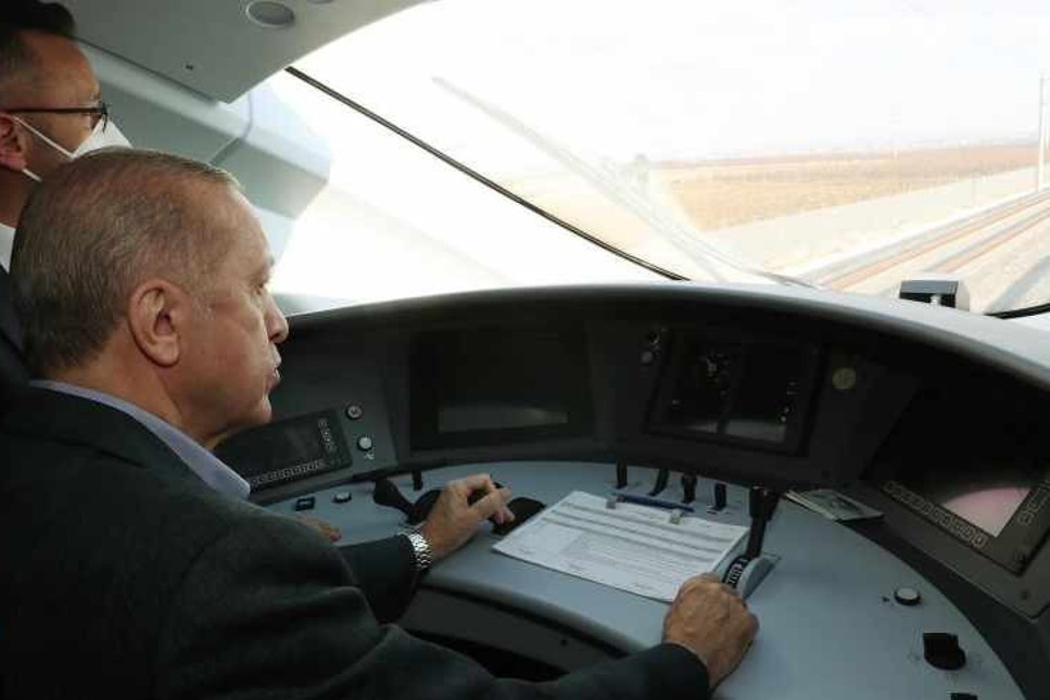 Cumhurbaşkanı Erdoğan yüksek hızlı treni kullandı