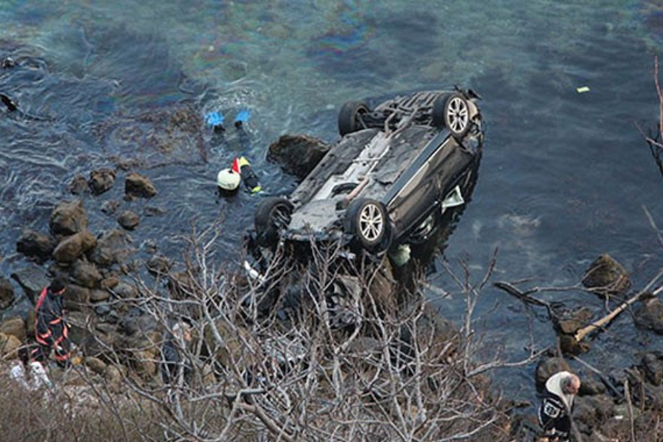 Dehşet! Sarıyer'de araç 150 metreden denize uçtu, sürücüsü yaşamını yitirdi