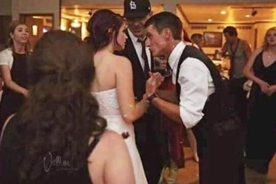 Düğünde çekilen fotoğraf sosyal medyayı karıştırdı