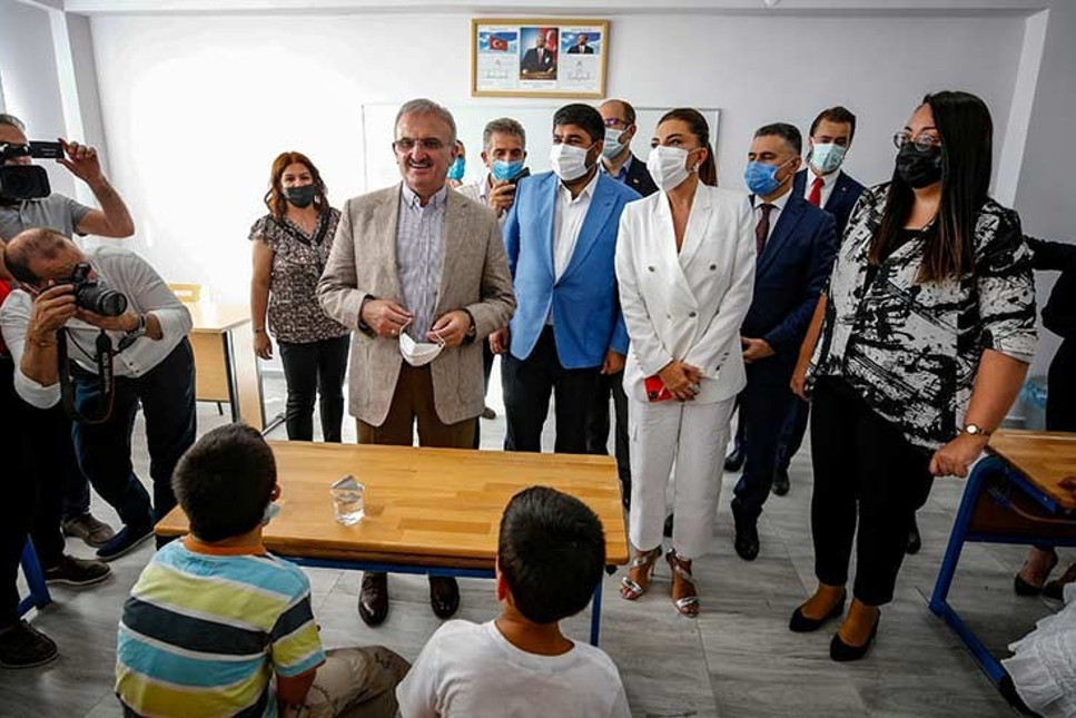 Ebru Yaşar'ın Diyarbakır'da yaptırdığı okul törenle açıldı