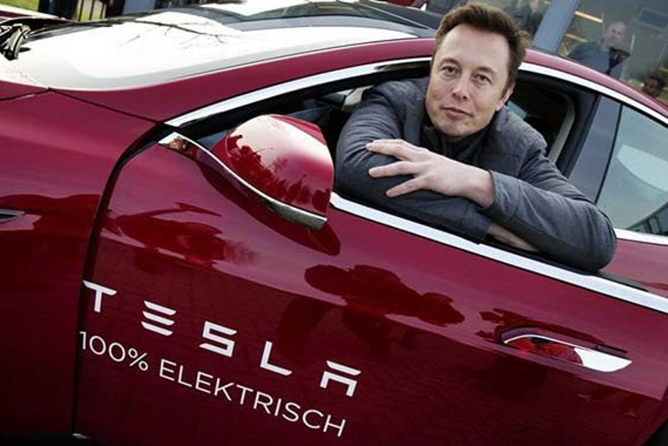 Elon Musk, Tesla’daki görevinden istifa etti!
