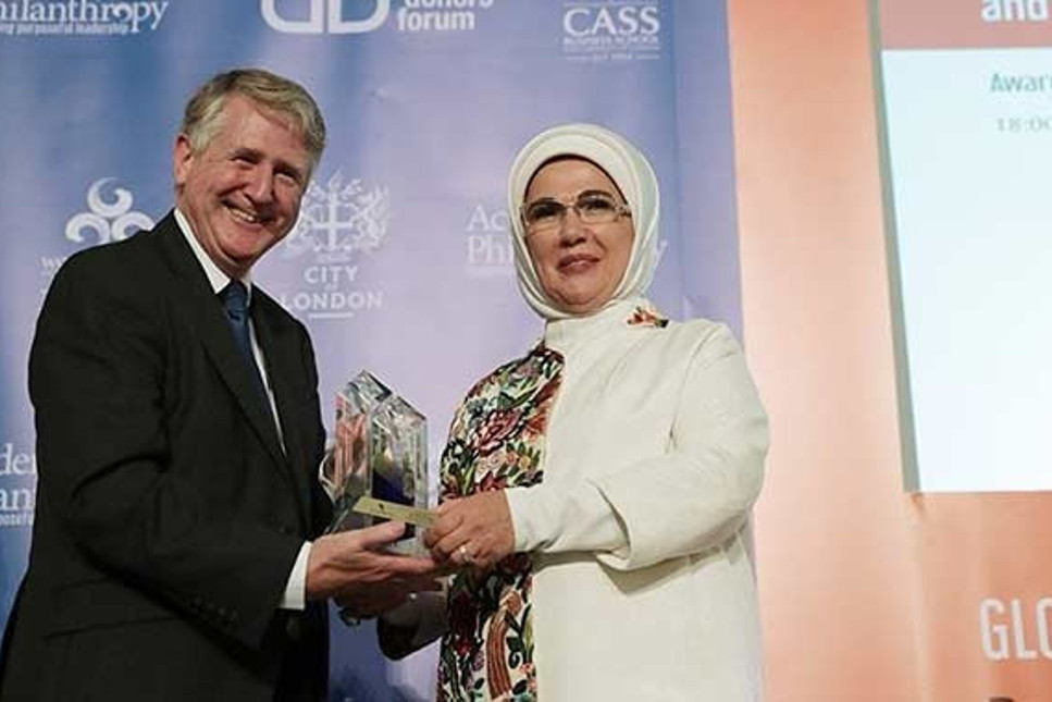 Emine Erdoğan'a Londra'da 'İnsani Hizmet Ödülü' verildi