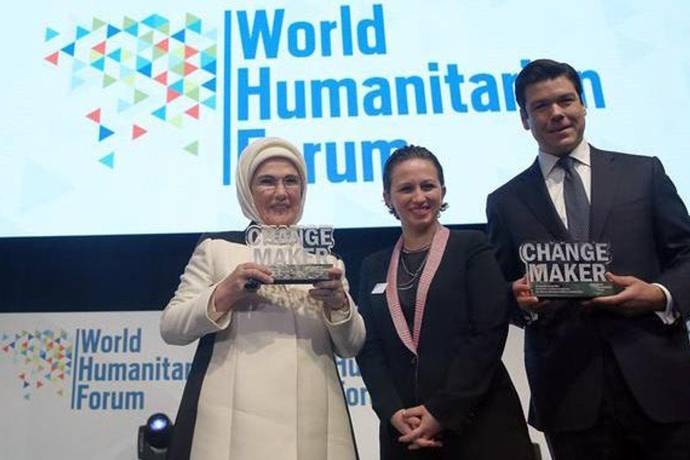 Emine Erdoğan'a "Fark Yaratan" ödülü verildi