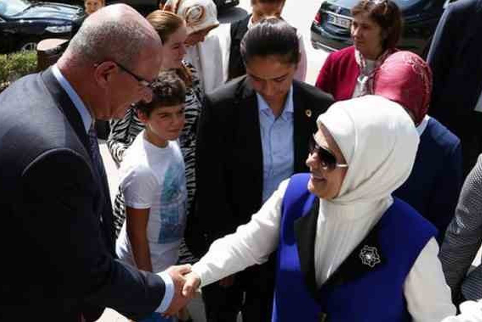 Emine Erdoğan'dan kuzeni olan ATO Başkanı'na ziyaret