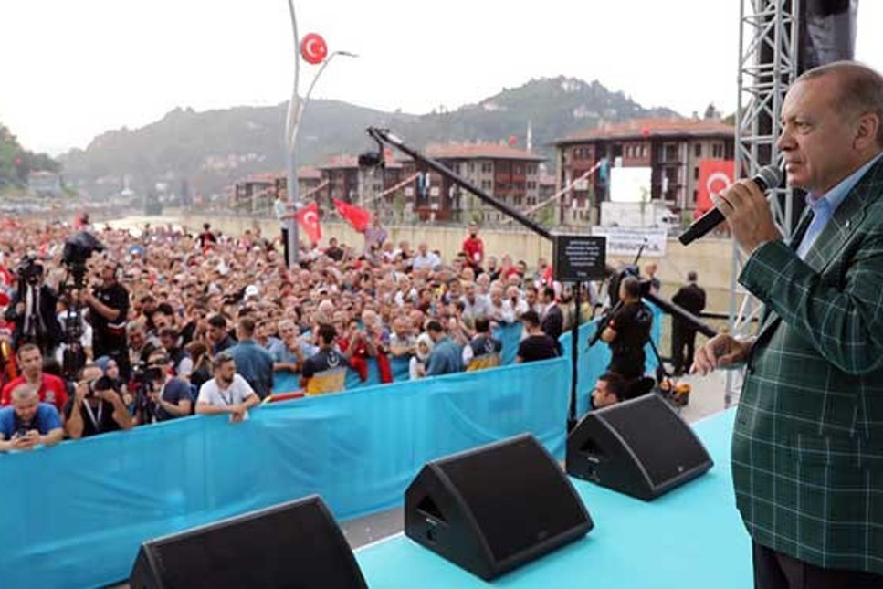 Erdoğan: İstanbul'u sel bastı beyefendi tatilde, daha dün bir bugün iki