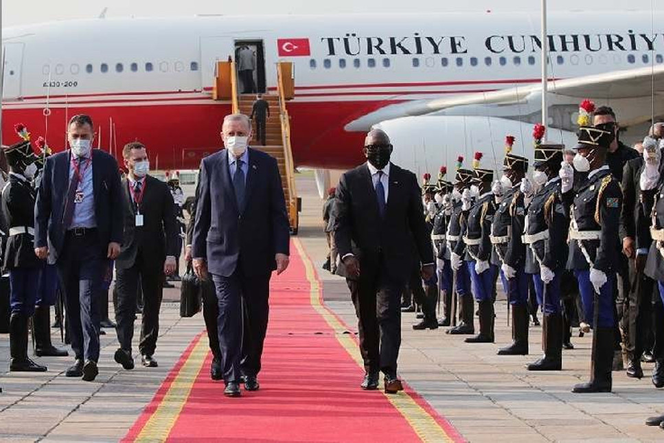 Erdoğan, Kongo'da resmi törenle karşılandı