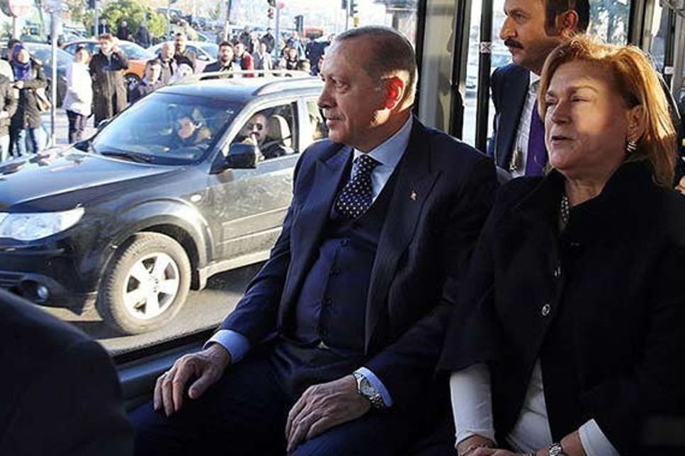 Erdoğan, Mabeyn Köşkü'ne Sabancı'nın elektrikli otobüsüyle gitti