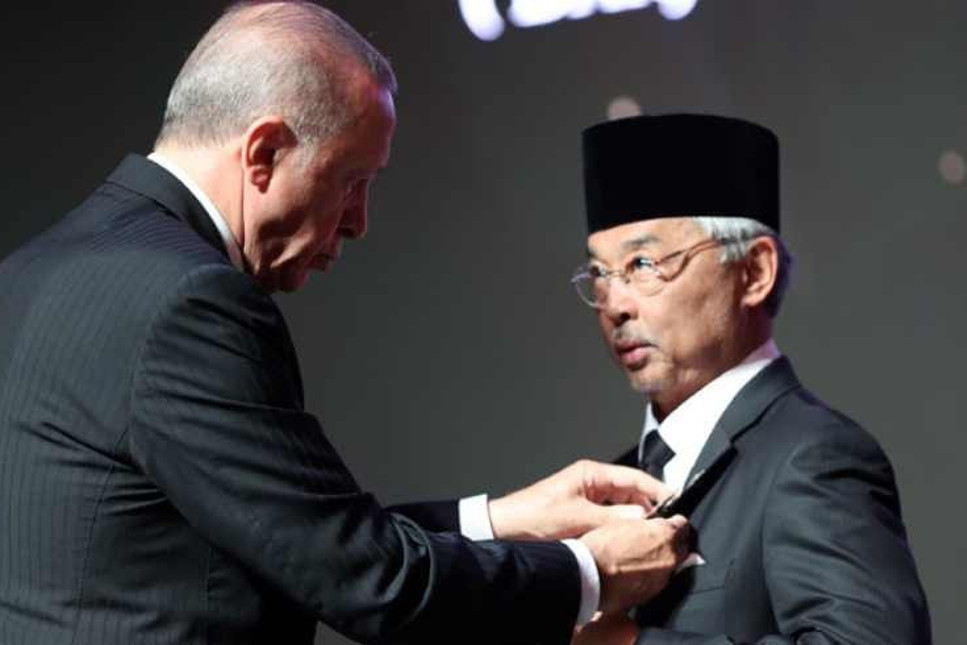 Erdoğan, Malezya Kralı’na 'devlet nişanı' takdim etti