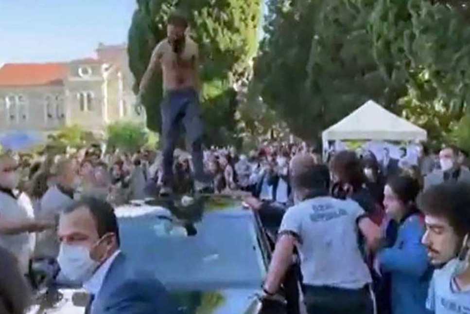 Erdoğan: Rektörünün arabasının üstünde tepinen öğrenci olmaz!