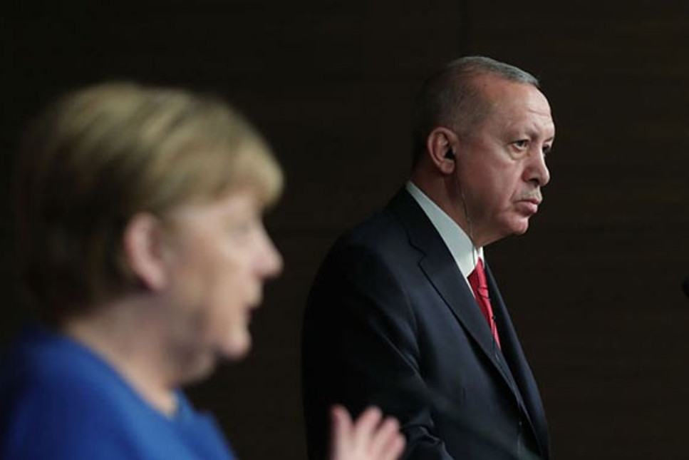 Erdoğan'dan Merkel'e: Suriyeliler için 40 milyar dolar harcadık, 3 milyar euro vermediniz