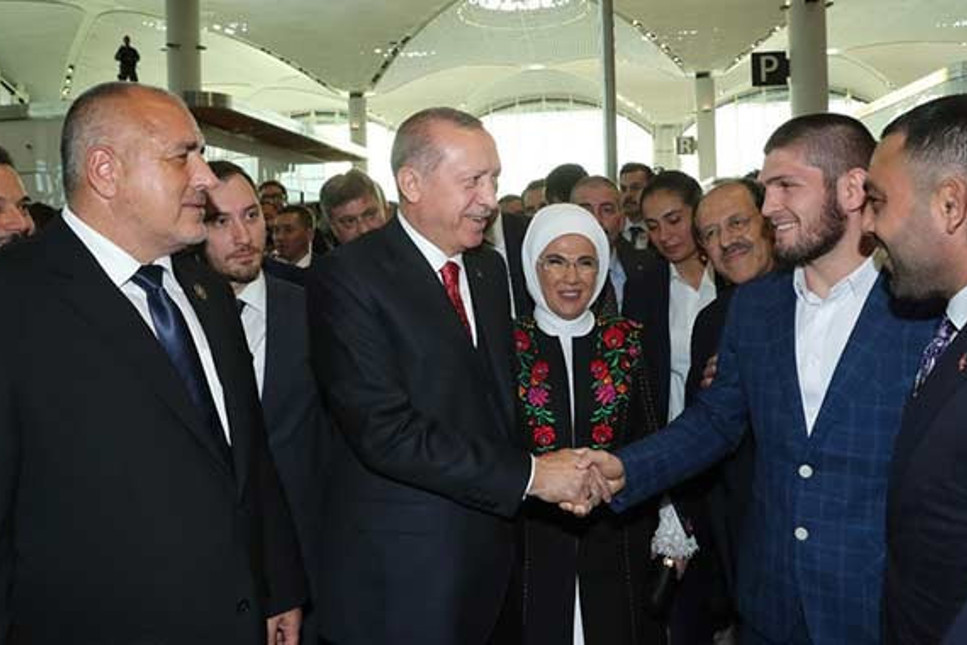 Erdoğan, yeni havalimanının açılış töreninde Khabib Nurmagomedov ile görüştü