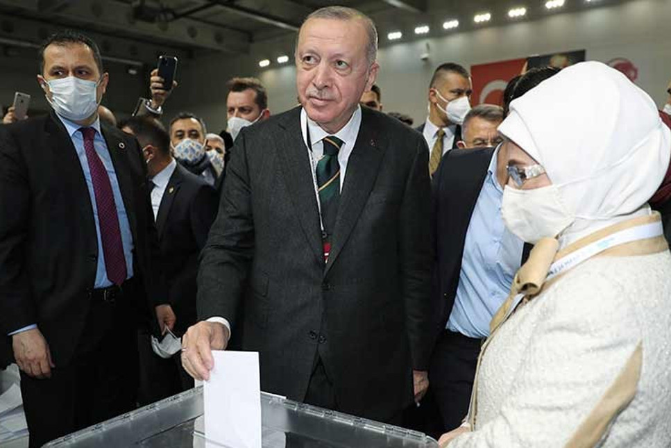 Erdoğan yeniden Ak Parti Genel Başkanı