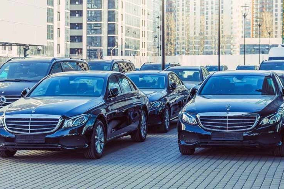 Tasarrufa gideceğini açıklayan Hazine ve Maliye Bakanlığı, 2.8 milyon TL'ye lüks araç kiraladı