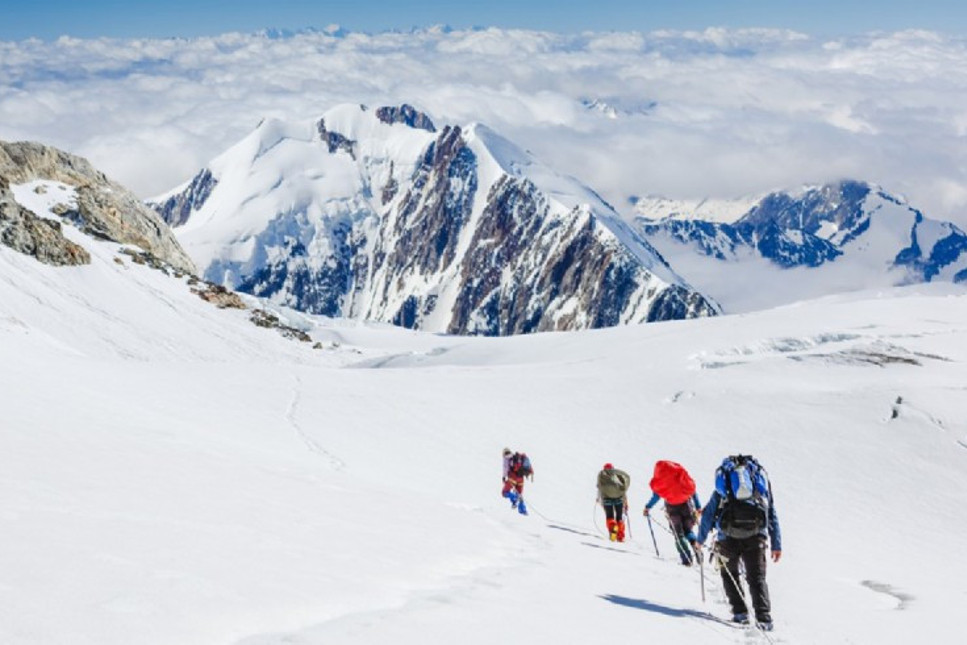 Everest Dağı'ndaki dağcı ölümleri bu yıl en yüksek seviyeye çıktı