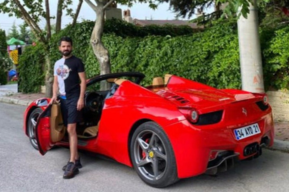 Faizsiz ev satarken, Ferrari ile boy gösterdi!