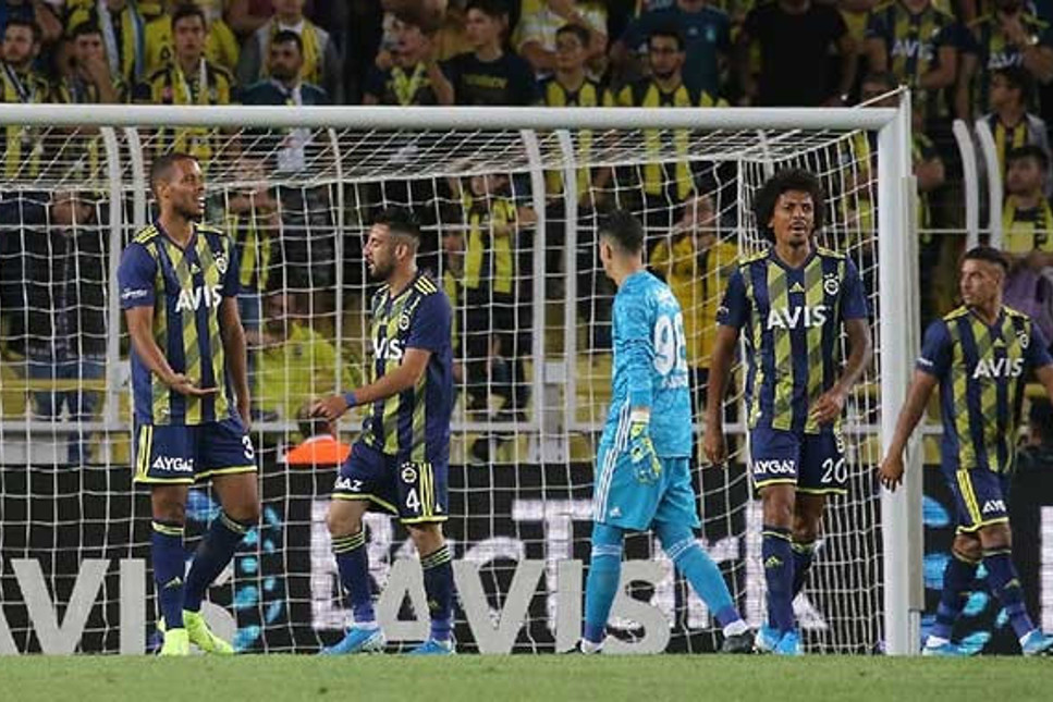Fenerbahçe 15 hafta sonra evinde yenildi