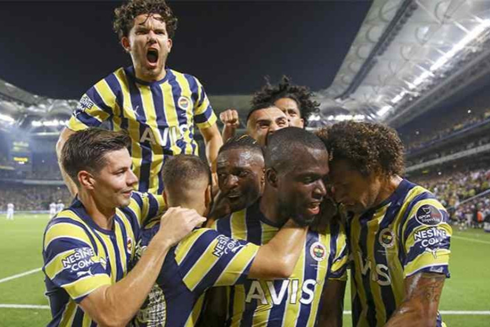 Fenerbahçe, Adana Demirspor'u yenerek liderlik koltuğuna oturdu