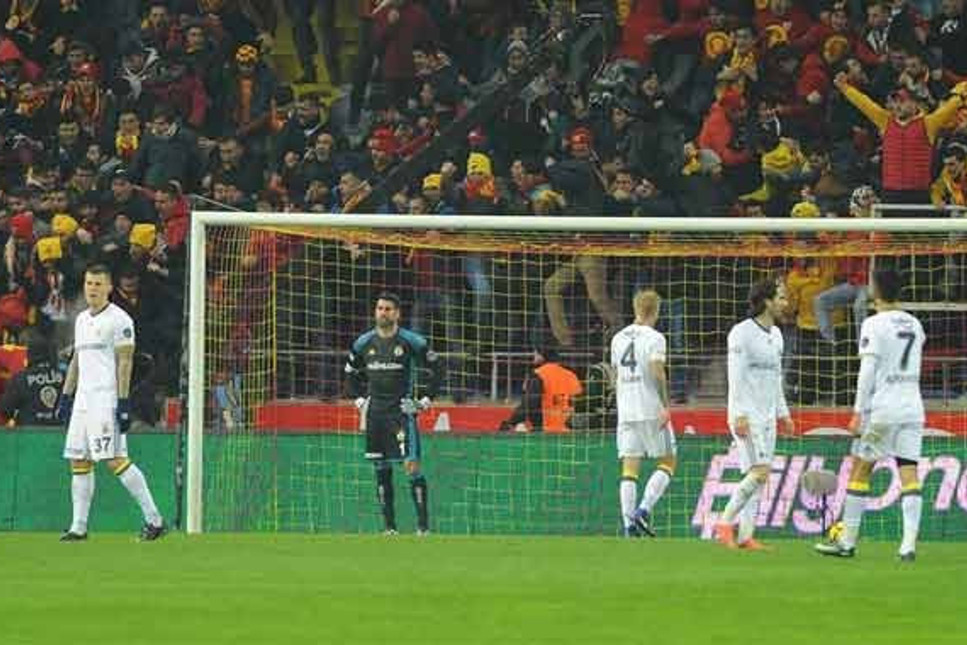 Fenerbahçe, Kayserispor'dan ağır yenilgi aldı