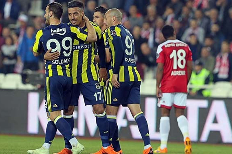 Fenerbahçe, Sivasspor deplasmanından 3 puanı kaptı