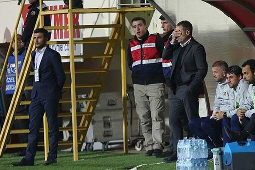 Fenerbahçe'den küme düşmeme mücadelesine geri dönüş: Alanyaspor 1 - Fenerbahçe 0