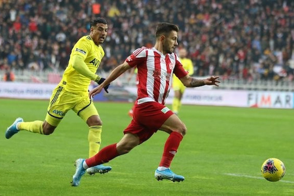 Fenerbahçe, lider Sivasspor'a 3-1 yenildi