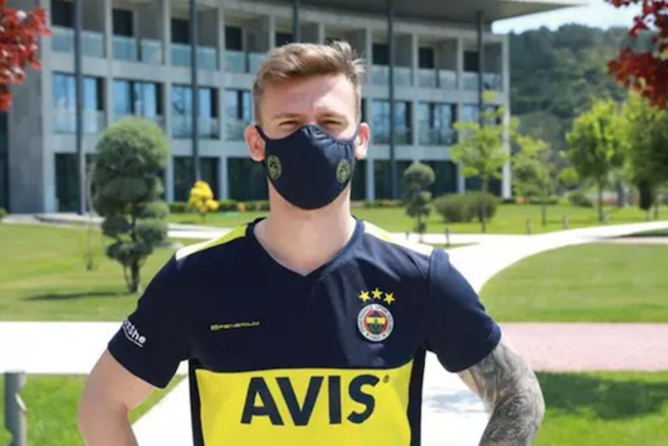 Fenerbahçe, logolu maske satışına başladı