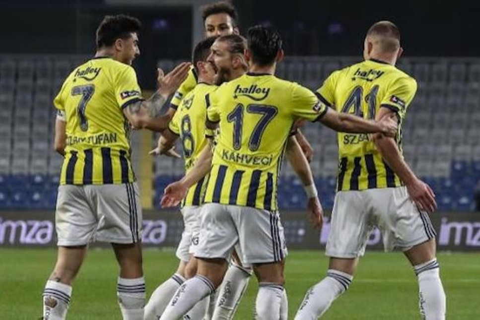 Fenerbahçe'de 13 futbolcu yolcu