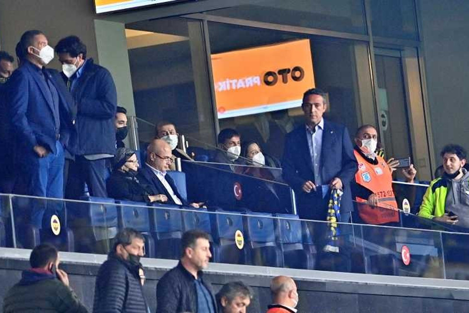 Fenerbahçe taraftarı yönetimi yine istifaya davet etti!