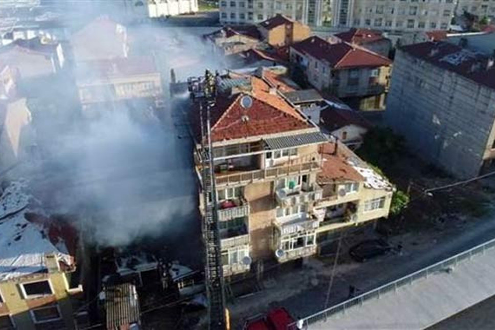 Fikirtepe'de yangın: 2 kişi hayatını kaybetti