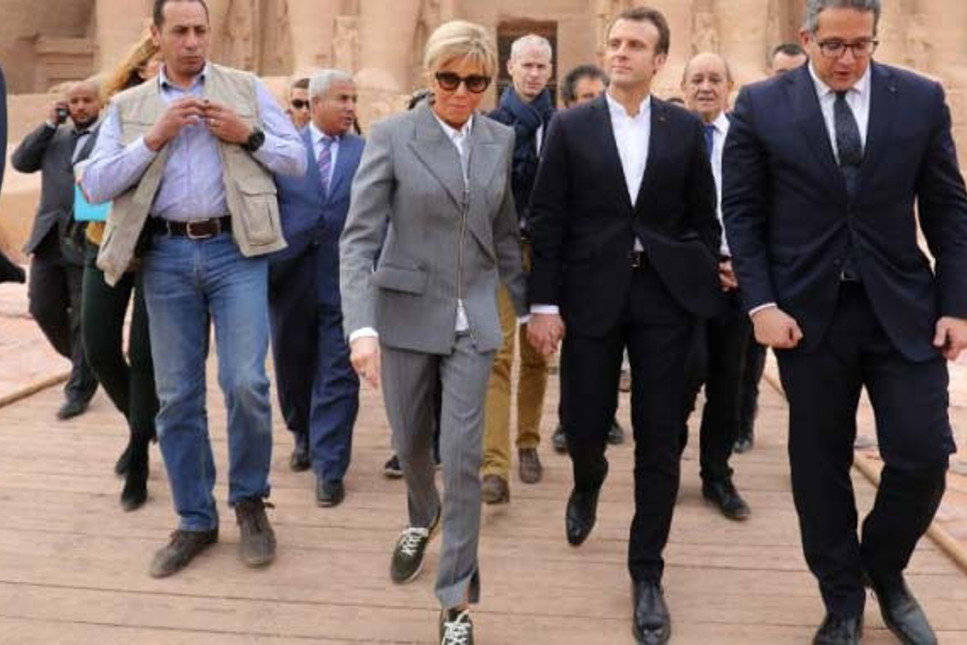 Fransa'nın First Lady'sinin ayakkabısı ödünç çıktı