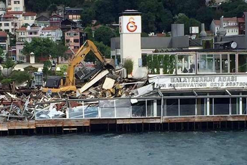 Galatasaray Adası yıkıldı, molozlar kaldı