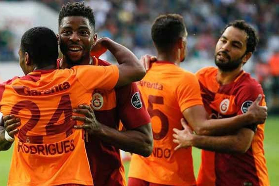Galatasaray, Akhisarspor'u da yenerek zirvedeki yerini korudu