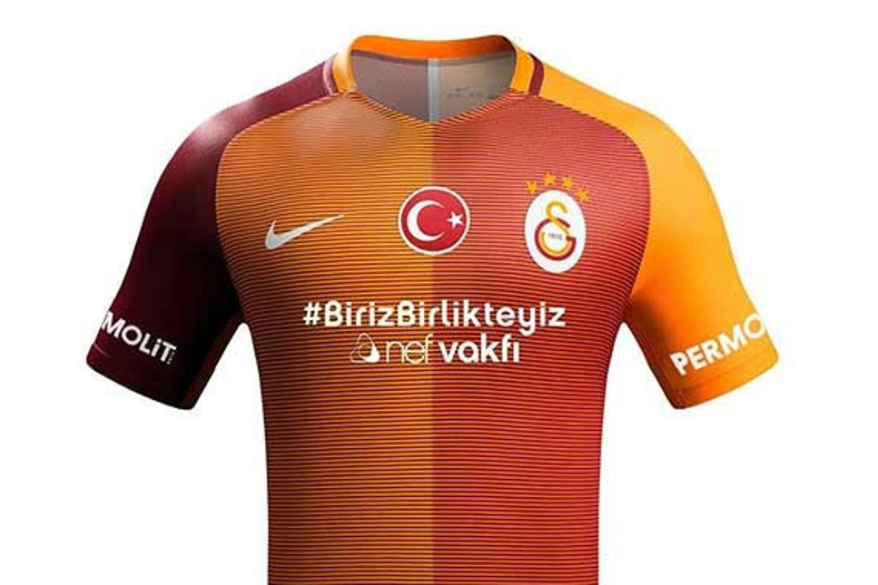 Galatasaray - Fenerbahçe derbisinde  #BirizBirlikteyiz mesajı..