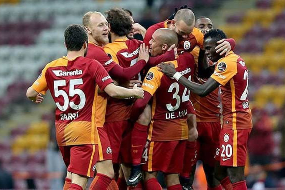Galatasaray Sneijder'la farka koştu