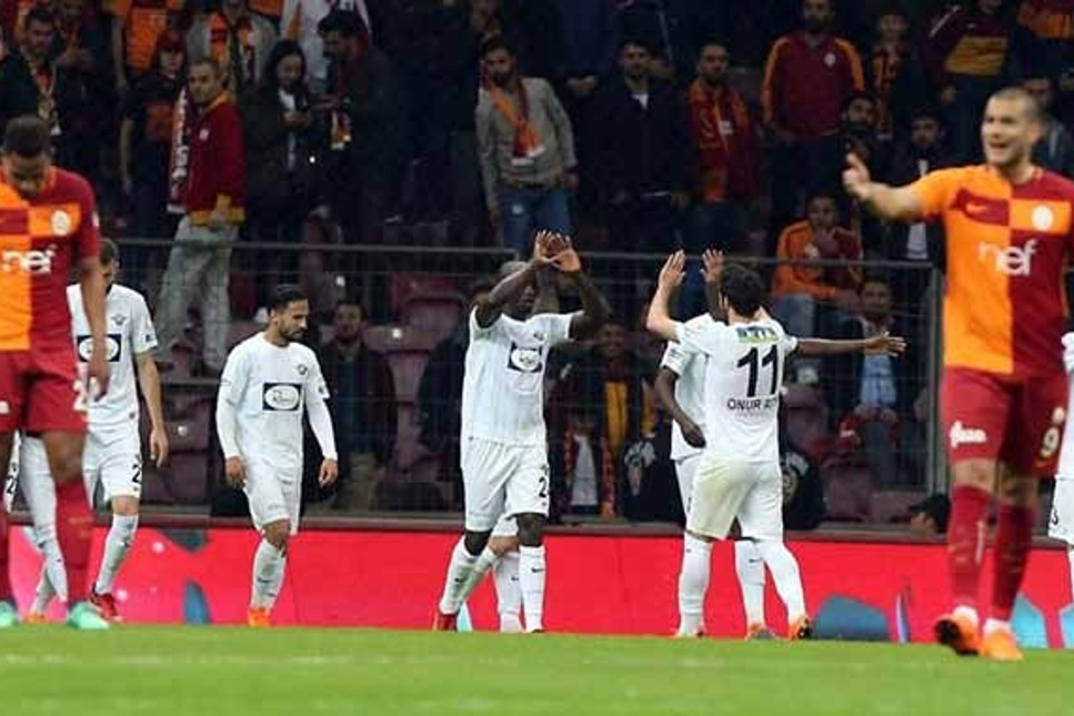 Galatasaray evinde yıkıldı, kupadan elendi